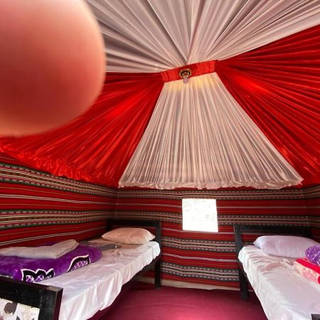 Wadi Rum Bedouin City Camp & Tours ภายนอก รูปภาพ