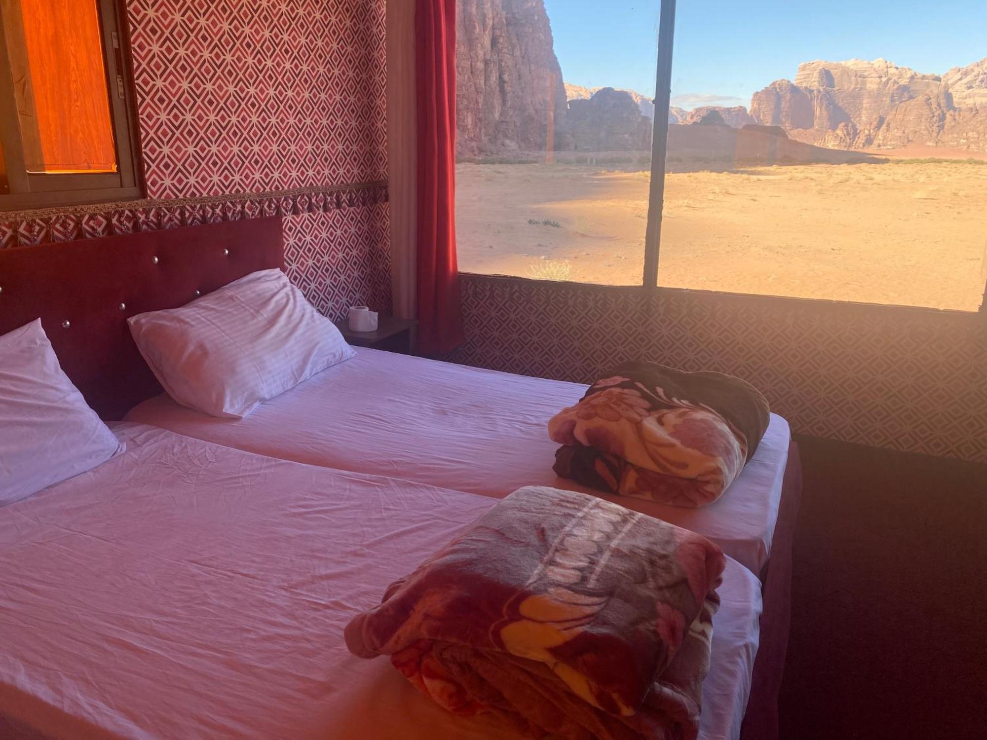Wadi Rum Bedouin City Camp & Tours ภายนอก รูปภาพ
