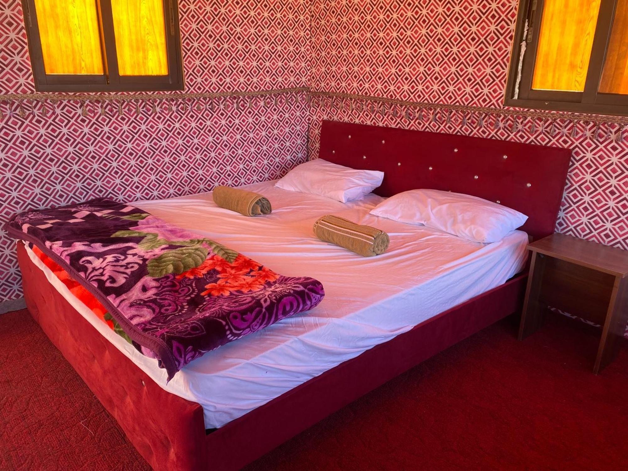 Wadi Rum Bedouin City Camp & Tours ภายนอก รูปภาพ