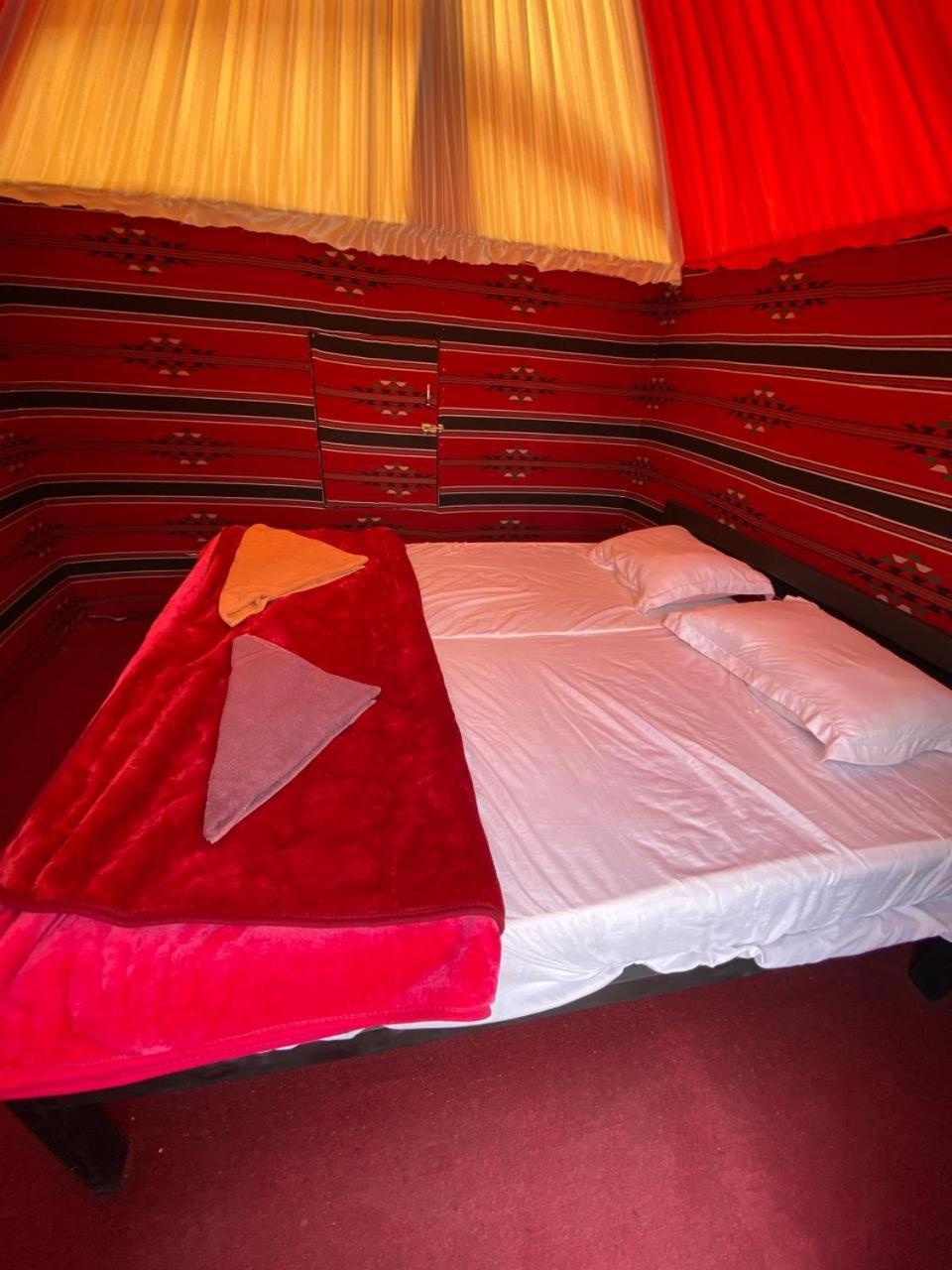 Wadi Rum Bedouin City Camp & Tours ภายนอก รูปภาพ