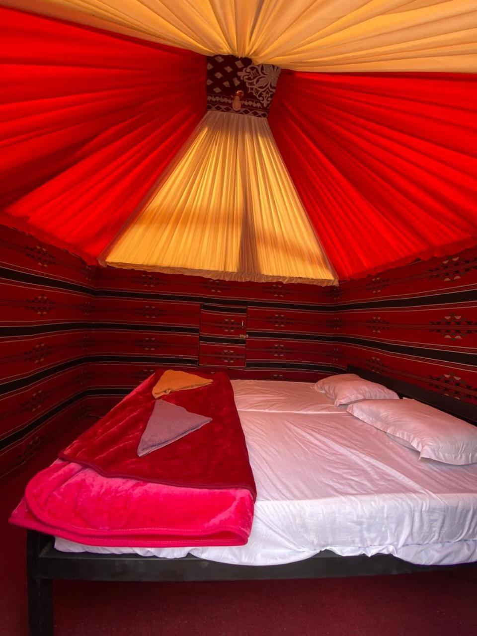 Wadi Rum Bedouin City Camp & Tours ภายนอก รูปภาพ