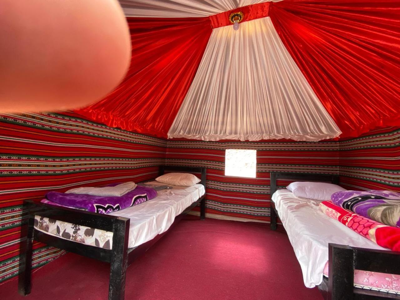 Wadi Rum Bedouin City Camp & Tours ภายนอก รูปภาพ