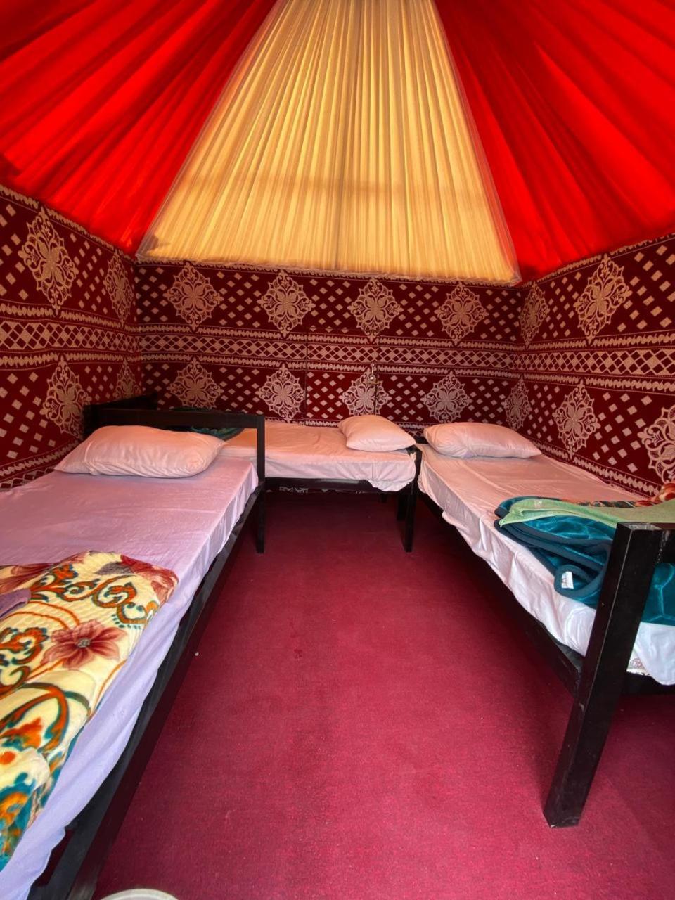 Wadi Rum Bedouin City Camp & Tours ภายนอก รูปภาพ